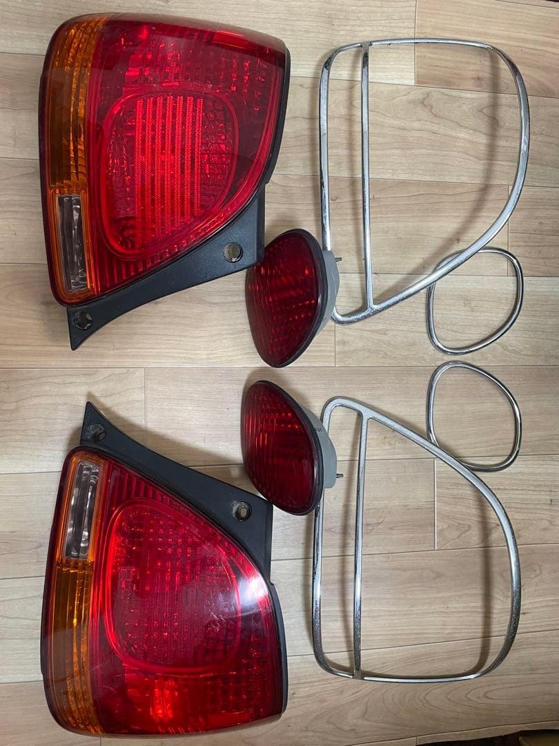 16アリスト　テールランプ